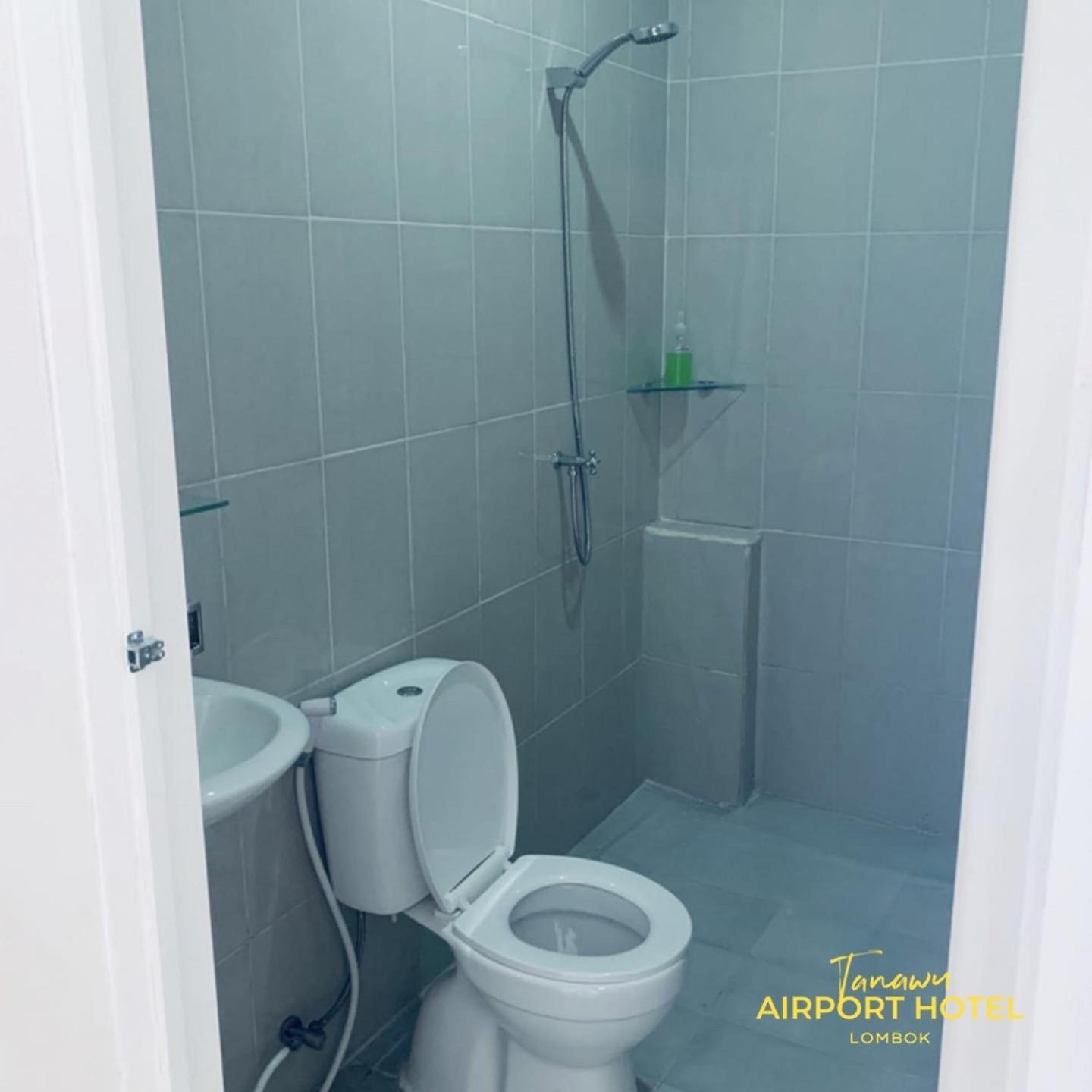 Tanawu Airport Hotel Lombok Прая Екстериор снимка