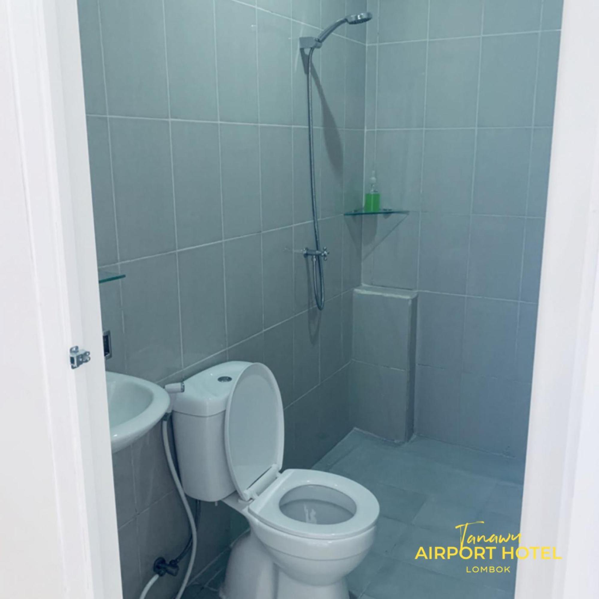 Tanawu Airport Hotel Lombok Прая Екстериор снимка
