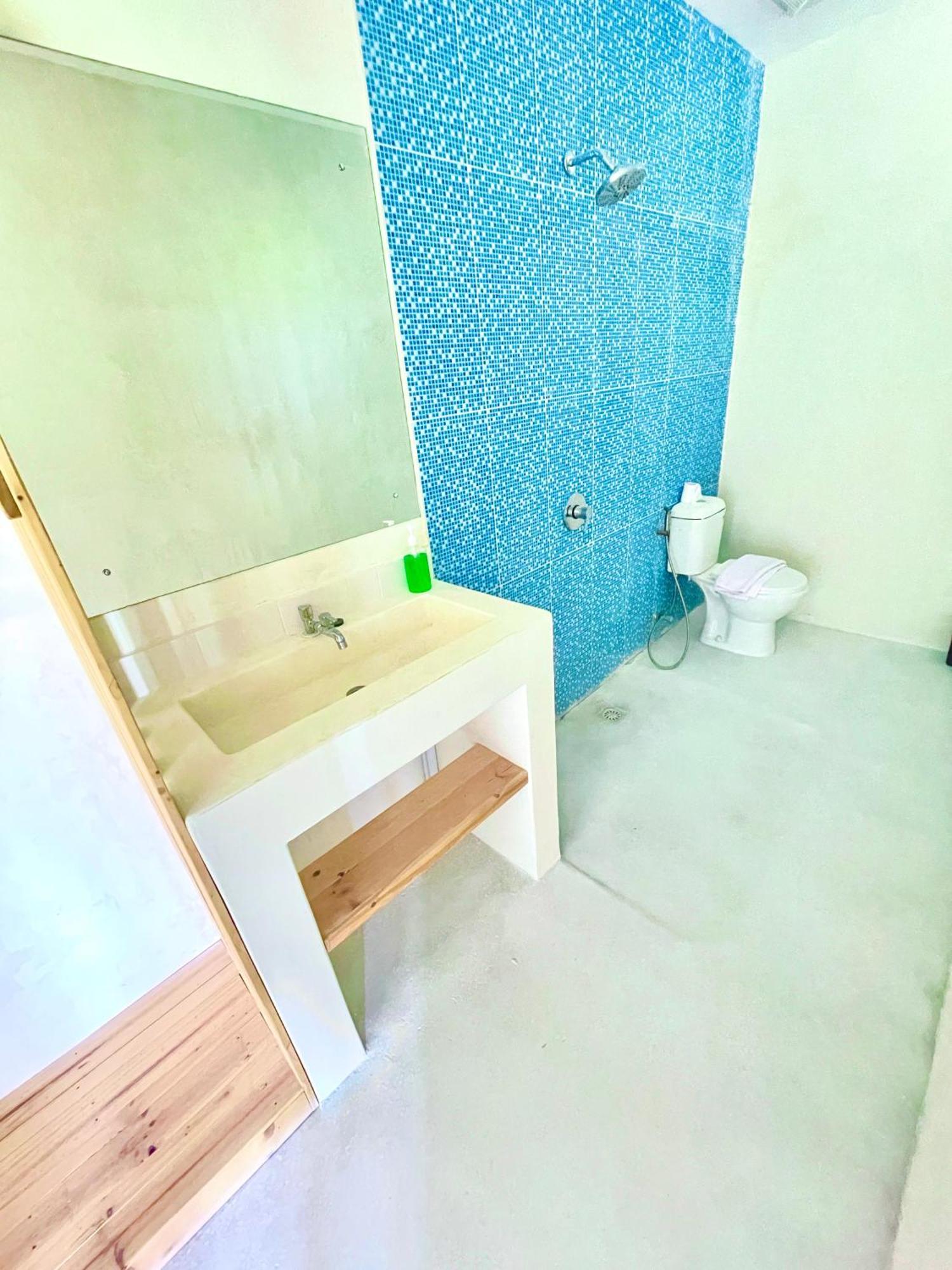 Tanawu Airport Hotel Lombok Прая Екстериор снимка